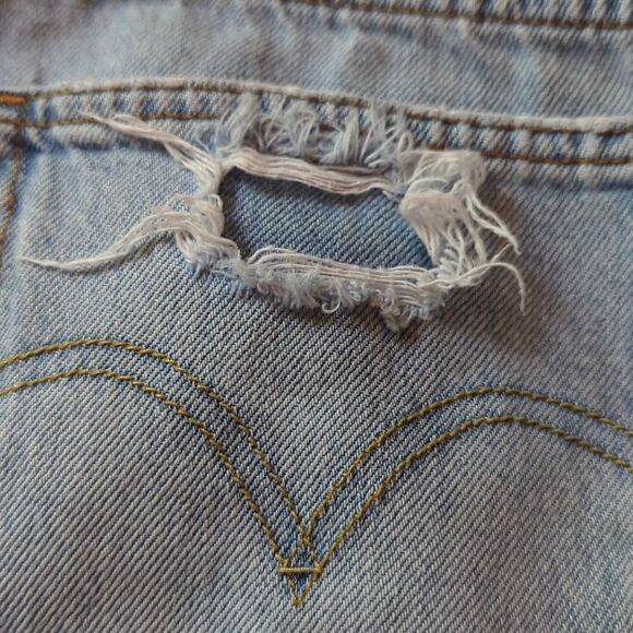 Levi's destroyed denim cut off jean shorts - Picture 10 of 12